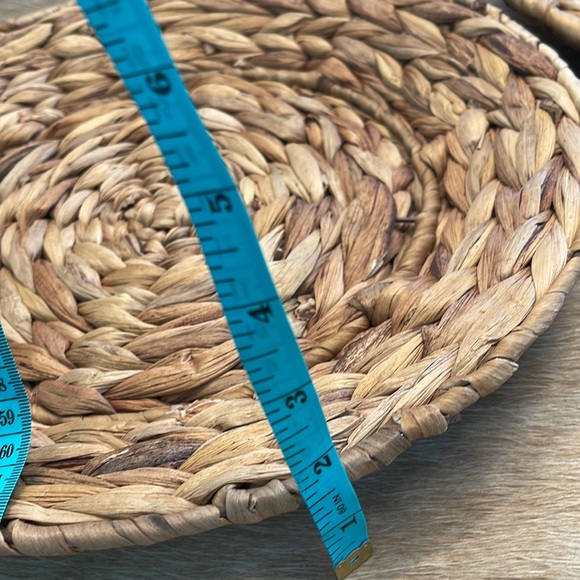 EUC Natural woven round plate chargers set of six - Picture 10 of 10